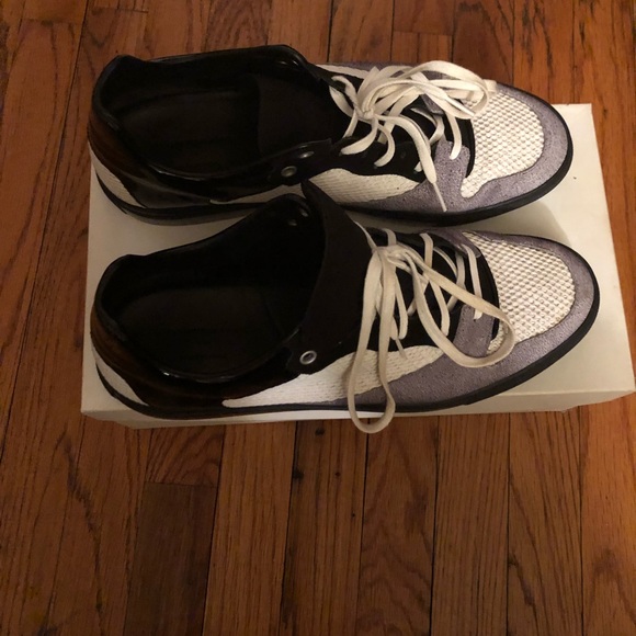 Men’s Sneaker. - Picture 2 of 4